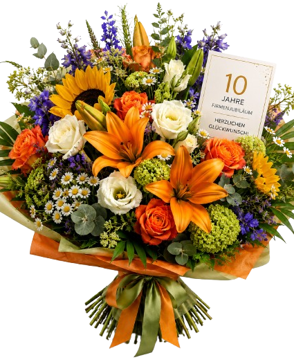 Bunter Blumenstrauß mit roten Amaryllis, weißen Hortensien und grünen Zweigen.
